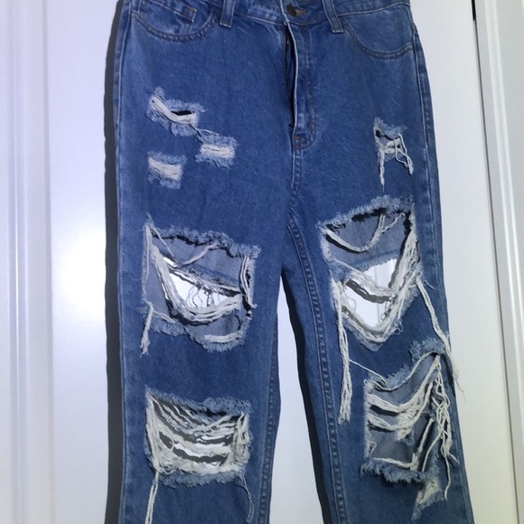 Fashion Nova  distressed jeans - Picture 5 of 8